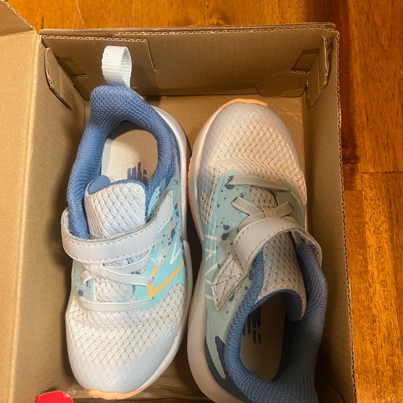 New Balance kids race run v2 bungee lace with top strap size 9M - Picture 4 of 4